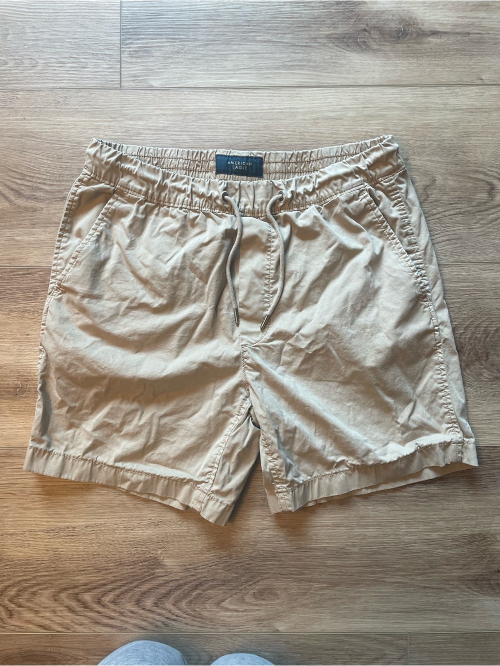American Eagle Outfitters Men's Beige Elastic Waist Shorts